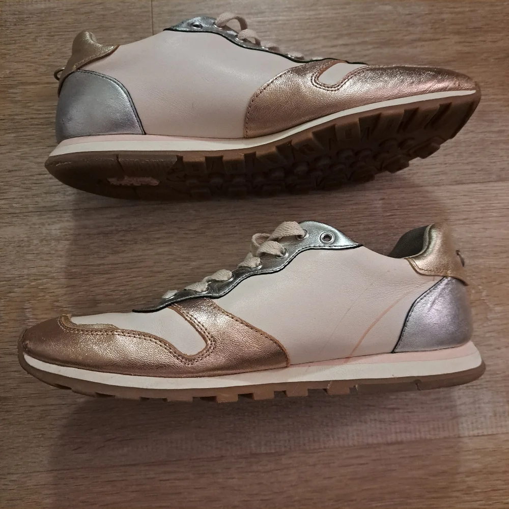 COACH Wave Patchwork Runner Beige Rose Silver Gold Wave Stripes Women's Size 8.5